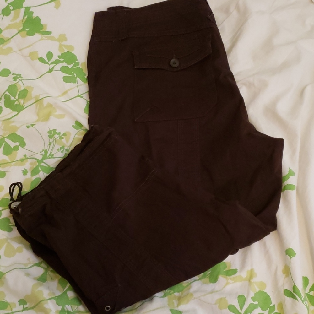 Brown capris